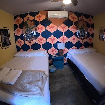 Sunset Hut Hostel オモア エクステリア 写真