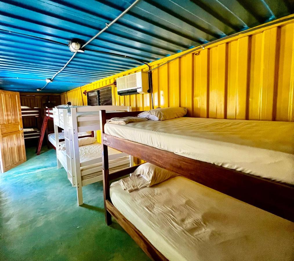 Sunset Hut Hostel オモア エクステリア 写真