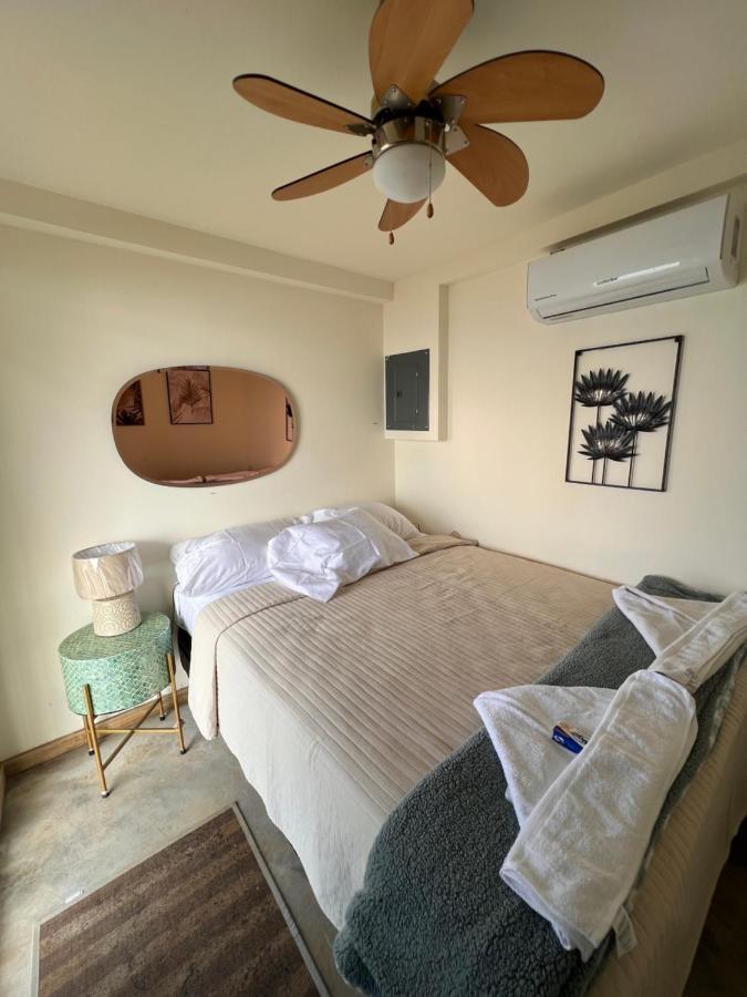 Sunset Hut Hostel オモア エクステリア 写真