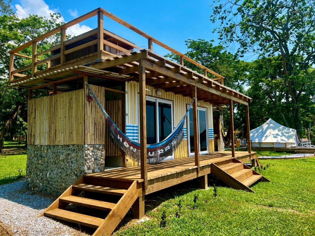 Sunset Hut Hostel オモア エクステリア 写真