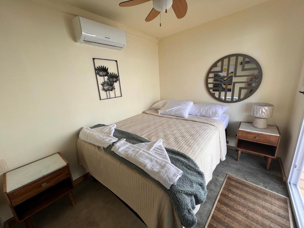 Sunset Hut Hostel オモア エクステリア 写真