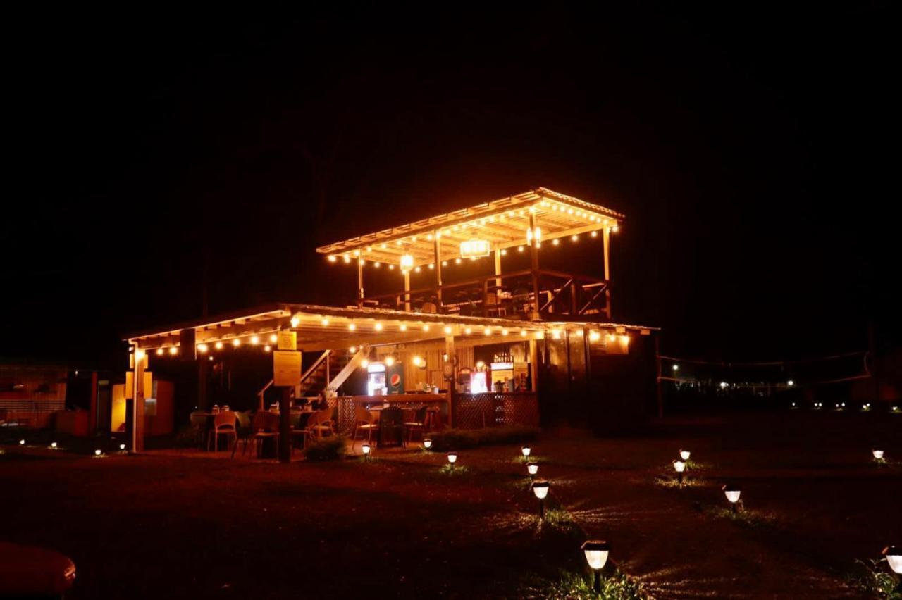 Sunset Hut Hostel オモア エクステリア 写真