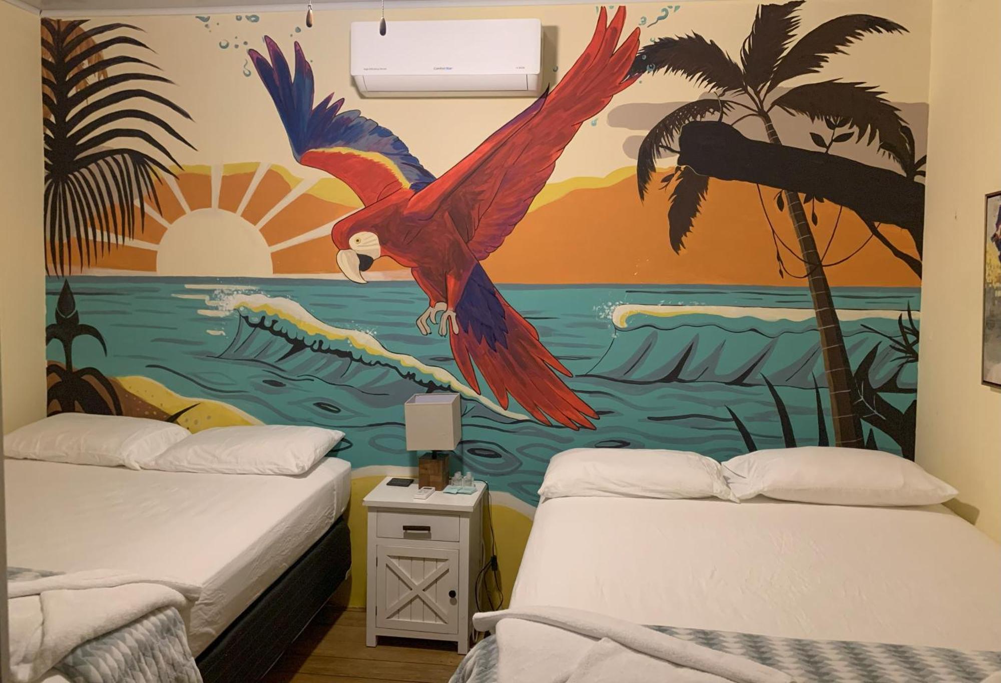 Sunset Hut Hostel オモア エクステリア 写真