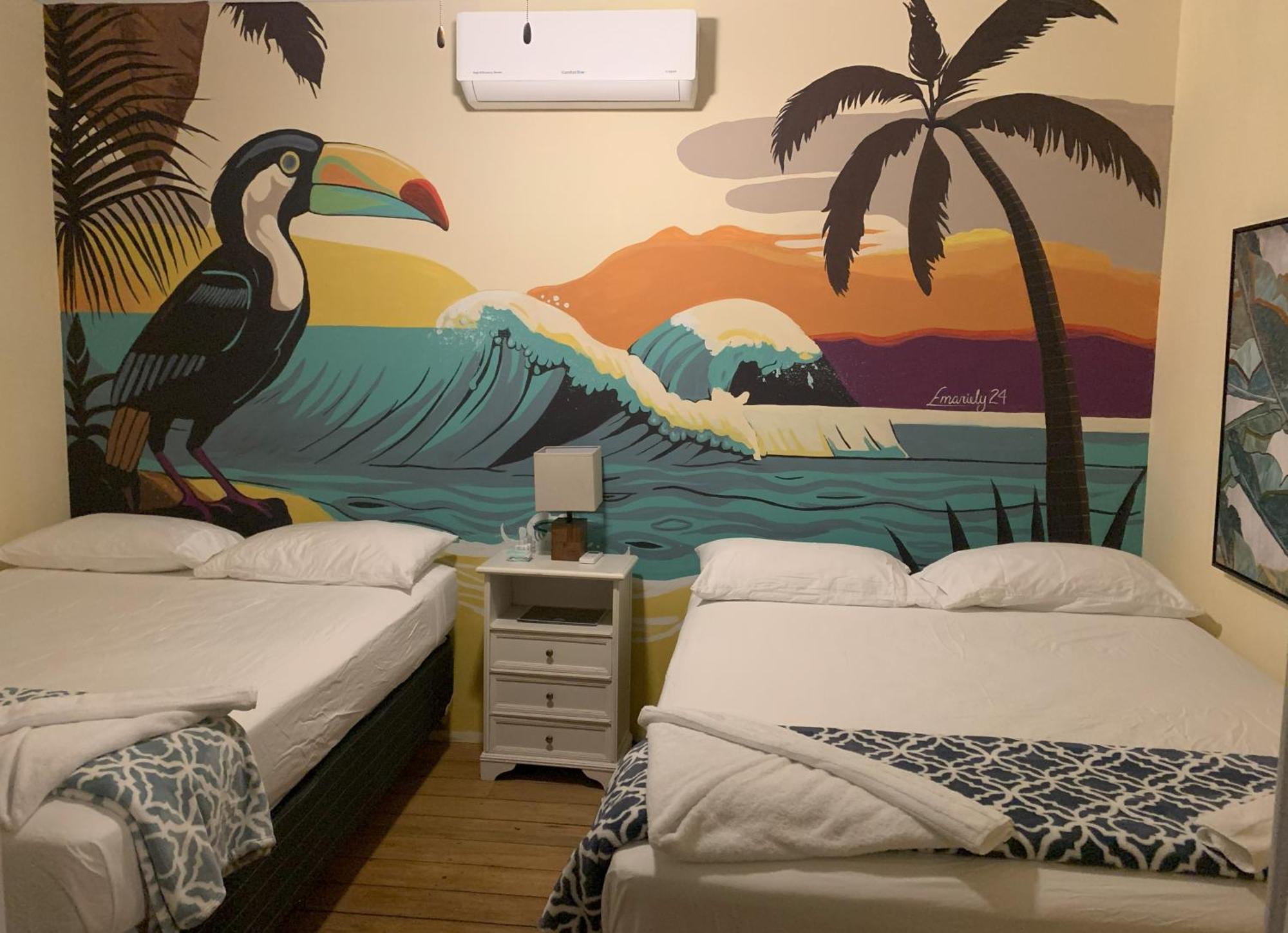 Sunset Hut Hostel オモア 部屋 写真